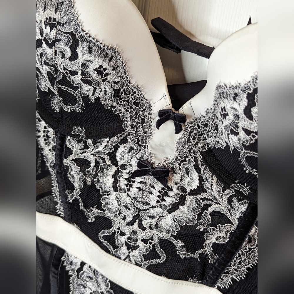 Victoria's Secret black ivory satin and  lace lingerie NWT size 34C - Picture 11 of 15